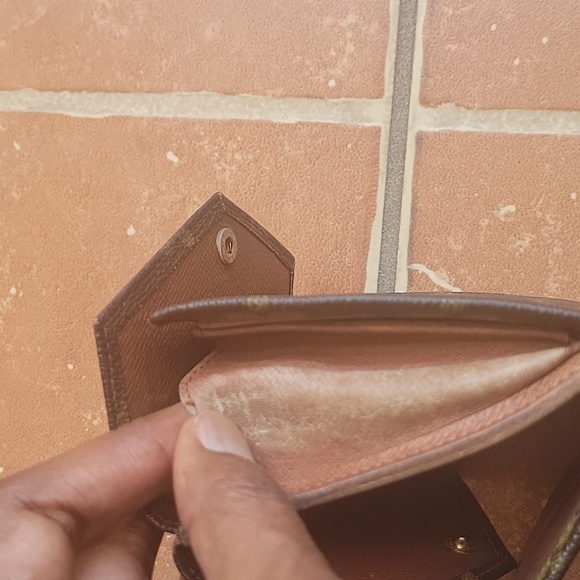 Louis vuitton foldable wallet - Picture 6 of 9